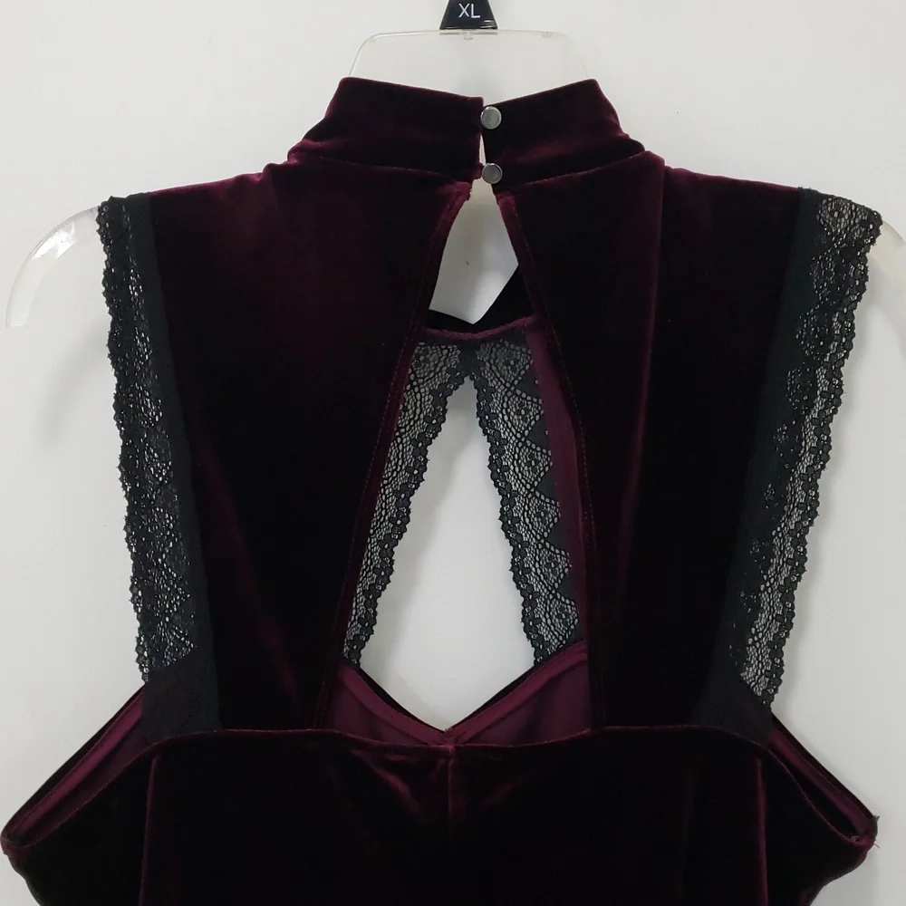 〰️Forever 21〰️ Burgundy Velvet Lace High Neck Cutout Bodysuit 2X - Picture 6 of 7